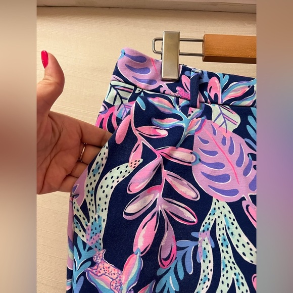 ⚪️ Lily Pulitzer Colorful Leaf Print Shorts size 4 fun summer colourful - Picture 3 of 8